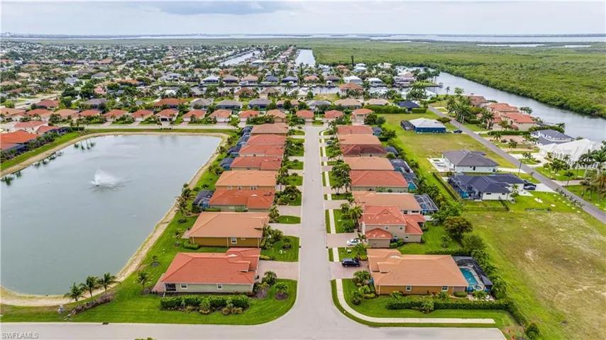 3036 Sunset Pointe Cir, Cape Coral, Florida 33914