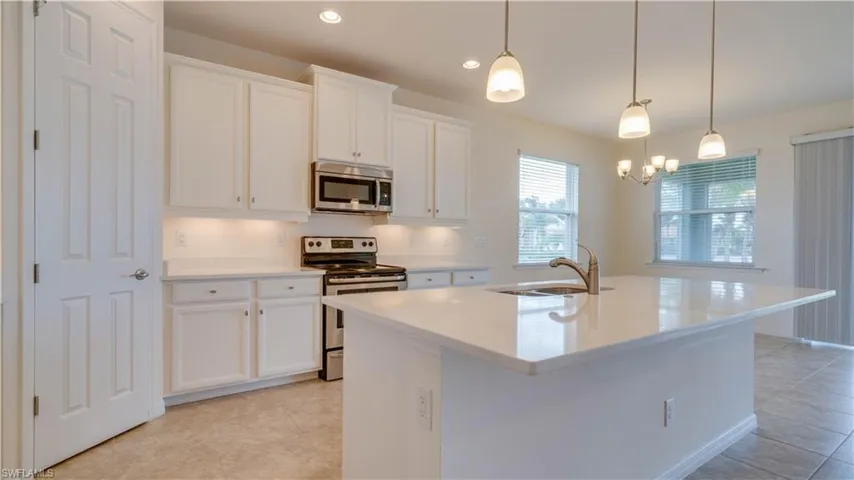 3036 Sunset Pointe Cir, Cape Coral, Florida 33914