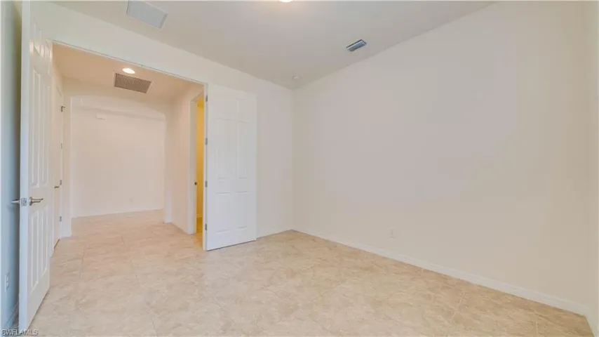 3036 Sunset Pointe Cir, Cape Coral, Florida 33914