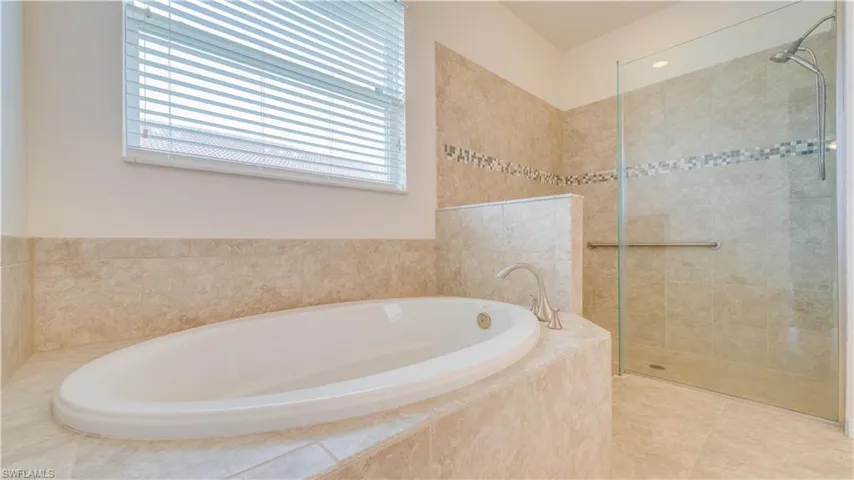 3036 Sunset Pointe Cir, Cape Coral, Florida 33914