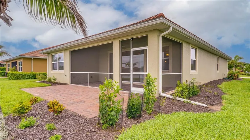 3036 Sunset Pointe Cir, Cape Coral, Florida 33914