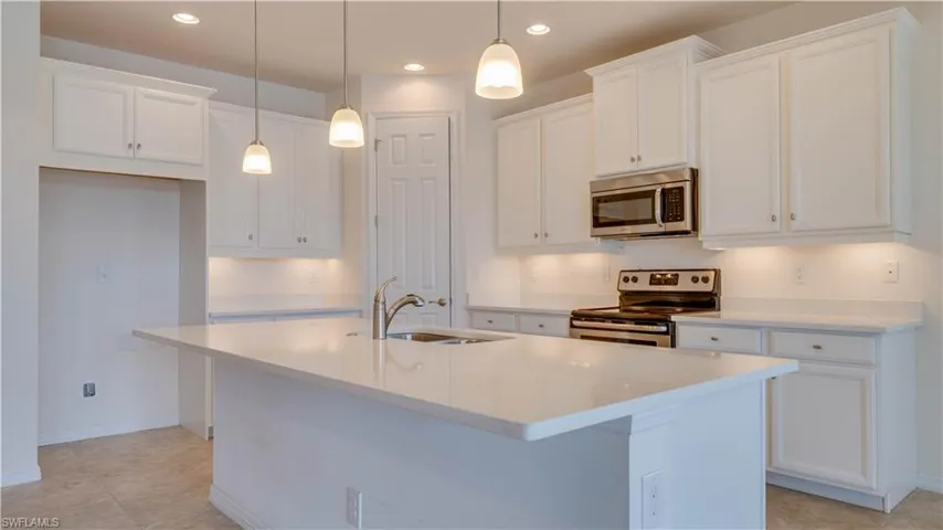 3036 Sunset Pointe Cir, Cape Coral, Florida 33914