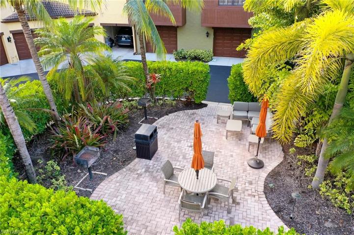 Quad #5 lounge area