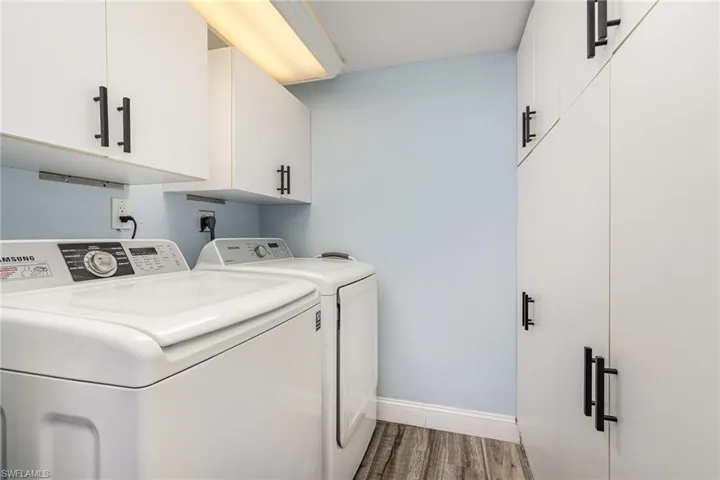 SPACIOUS LAUNDRY ROOM WITH LOTS OF STORAGE!