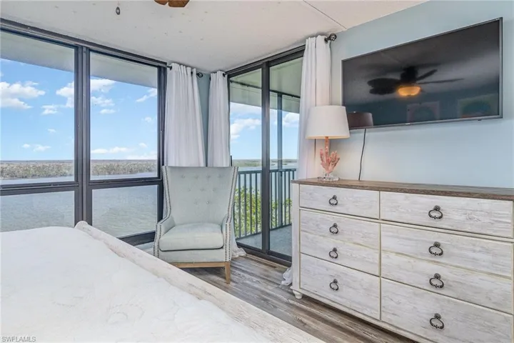 OWNER'S SUITE SHOWING DIRECT LANAI ACCESS
