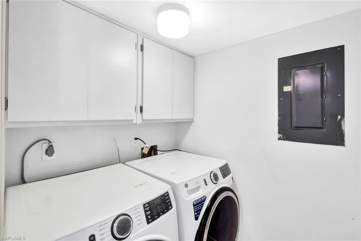 Full Size Indoor Laundry!