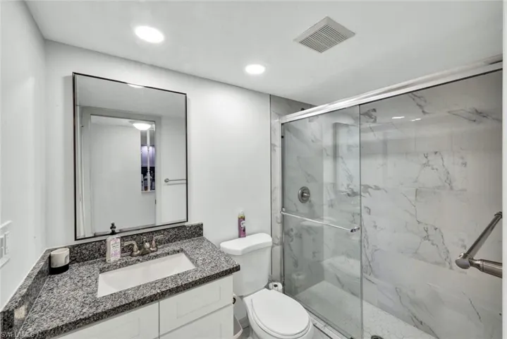 Jack N Jill Guest Full Bath