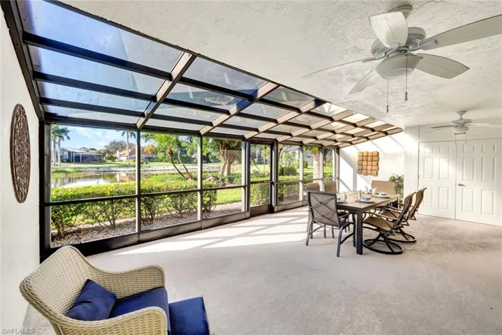 Screened Lanai Can Hold a Large Outdoor Living Set