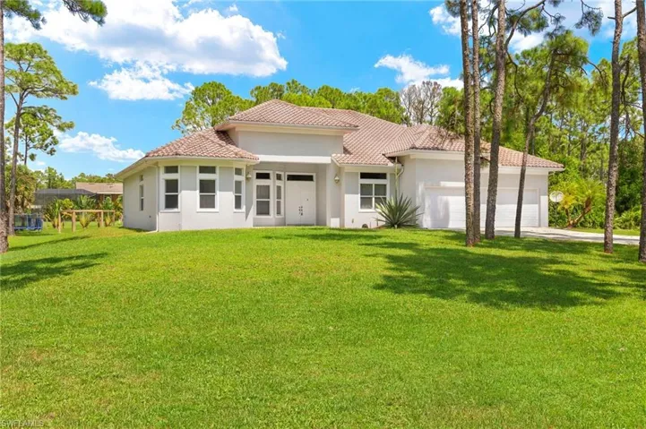 View of front of home featuring a front yard