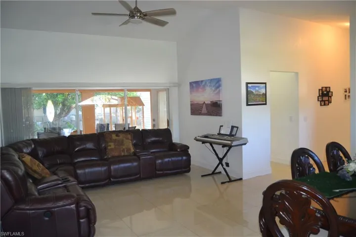 622 SE 10th  AVE, Cape Coral, FL 33990
