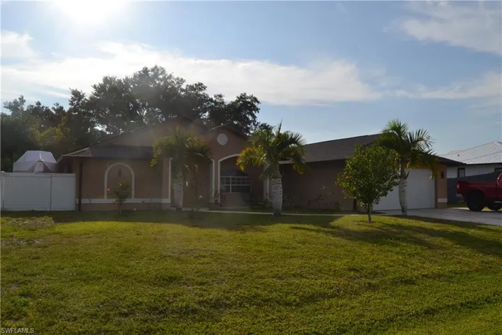 622 SE 10th  AVE, Cape Coral, FL 33990