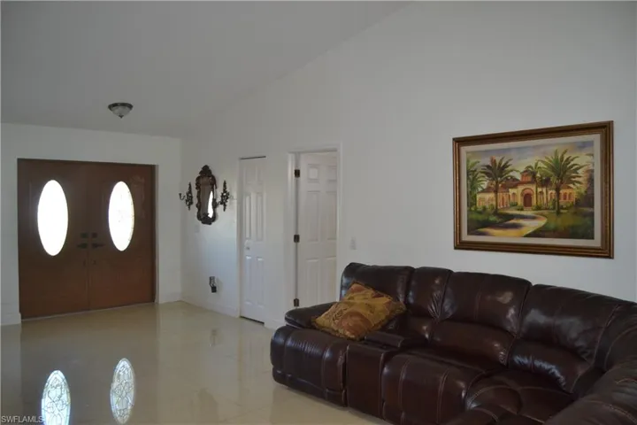 622 SE 10th  AVE, Cape Coral, FL 33990