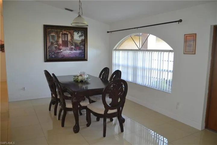 622 SE 10th  AVE, Cape Coral, FL 33990
