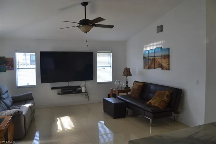622 SE 10th  AVE, Cape Coral, FL 33990