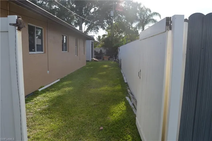 622 SE 10th  AVE, Cape Coral, FL 33990