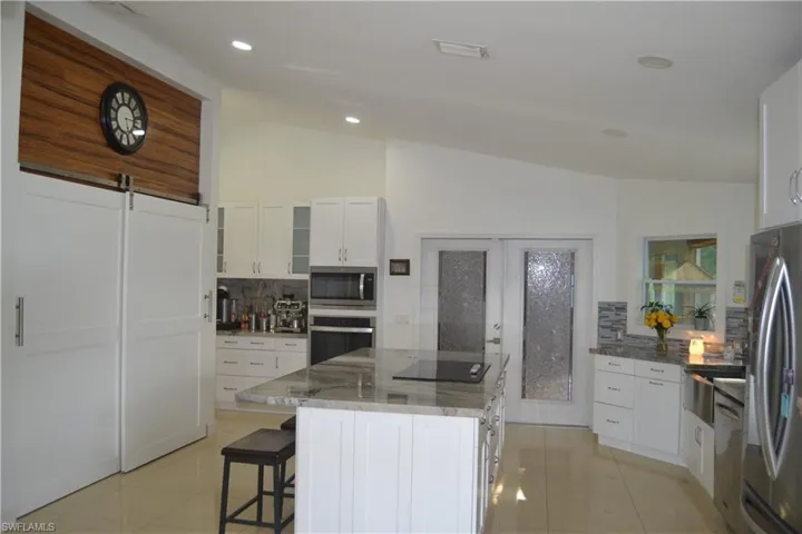 622 SE 10th  AVE, Cape Coral, FL 33990