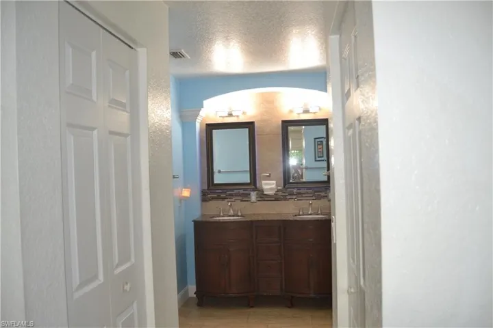 622 SE 10th  AVE, Cape Coral, FL 33990