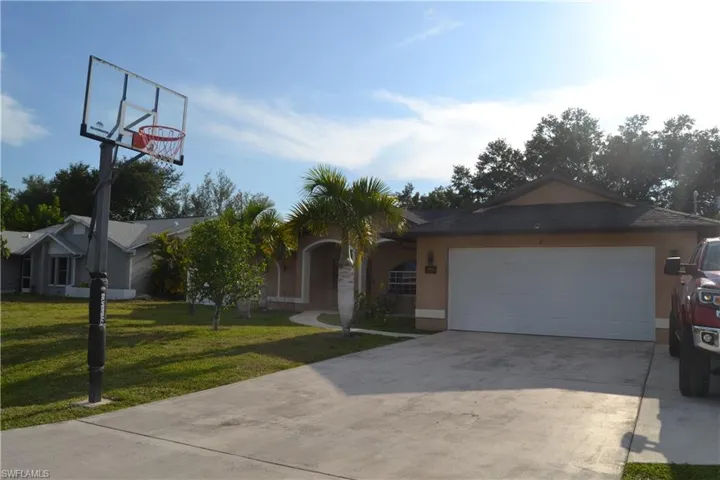 622 SE 10th  AVE, Cape Coral, FL 33990