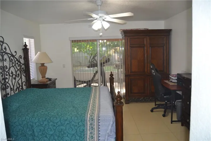 622 SE 10th  AVE, Cape Coral, FL 33990