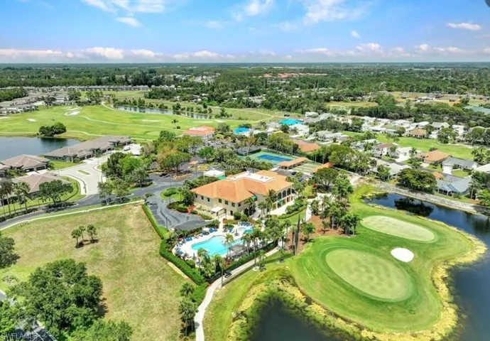 Putting green, pro shop bar/restaurant,community pool and clubhouse all in the MOSTconvenient location!