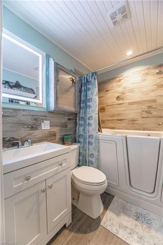 1074 Jetted Spa/Shower