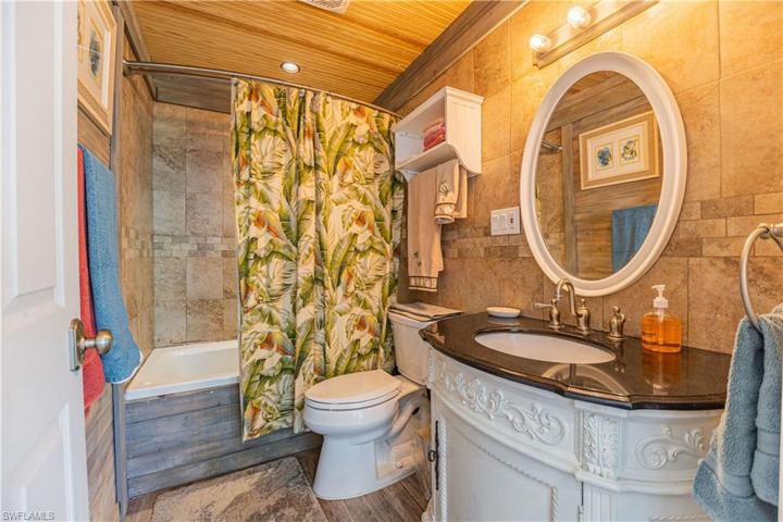 1072 Jetted Tub/Shower