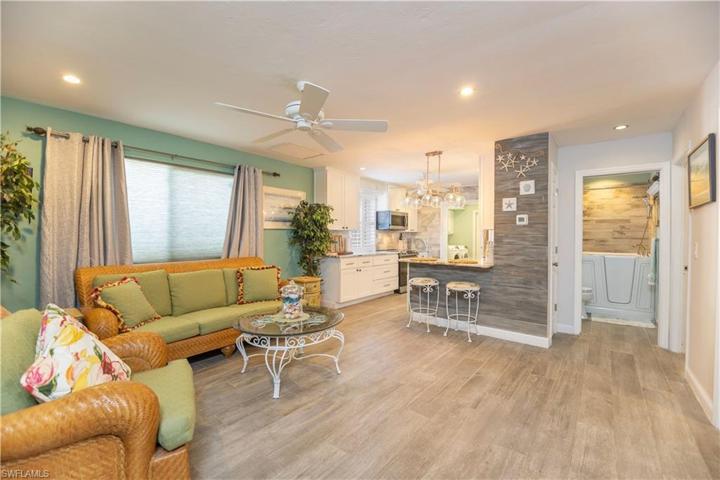 1074 Lots of Natural Light