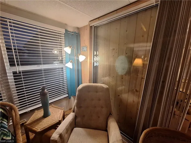 10' Patio Door into living room from FL Room