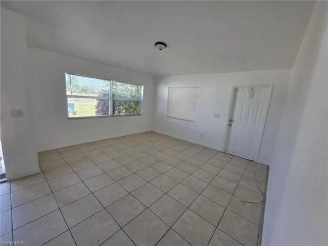 Unfurnished room with light tile patterned floors