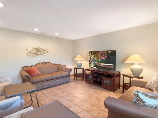 1232  Haddington  CIR, Sun City Center, FL 33573