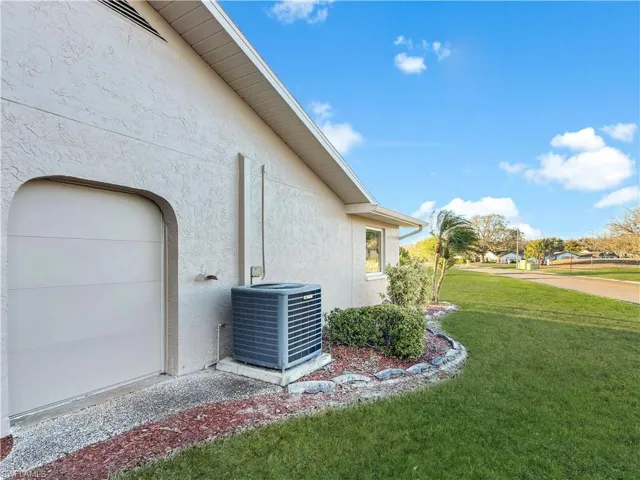 1232  Haddington  CIR, Sun City Center, FL 33573