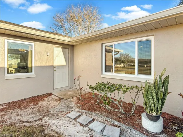 1232  Haddington  CIR, Sun City Center, FL 33573