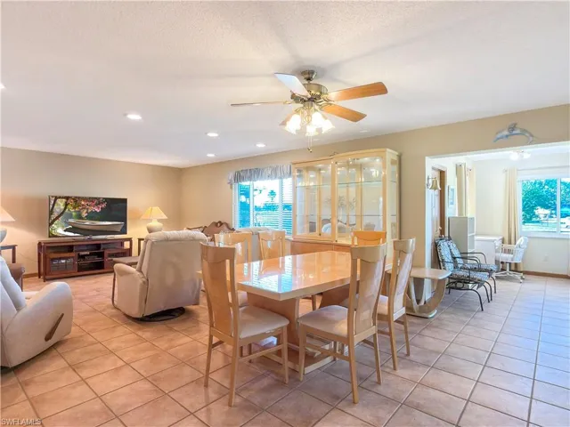 1232  Haddington  CIR, Sun City Center, FL 33573