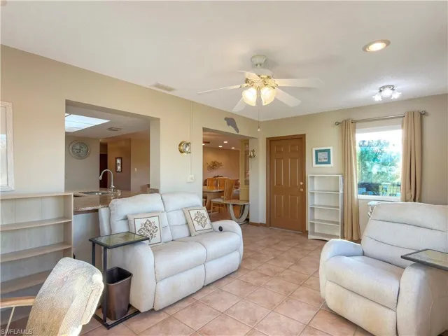 1232  Haddington  CIR, Sun City Center, FL 33573