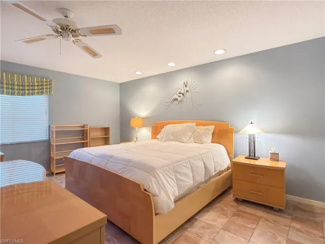 1232  Haddington  CIR, Sun City Center, FL 33573