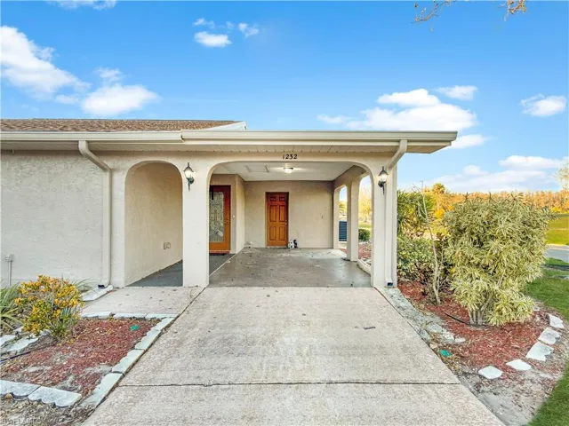 1232  Haddington  CIR, Sun City Center, FL 33573