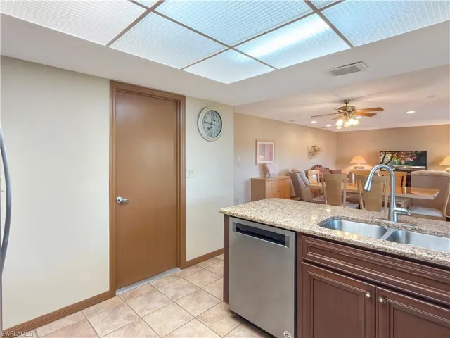 1232  Haddington  CIR, Sun City Center, FL 33573