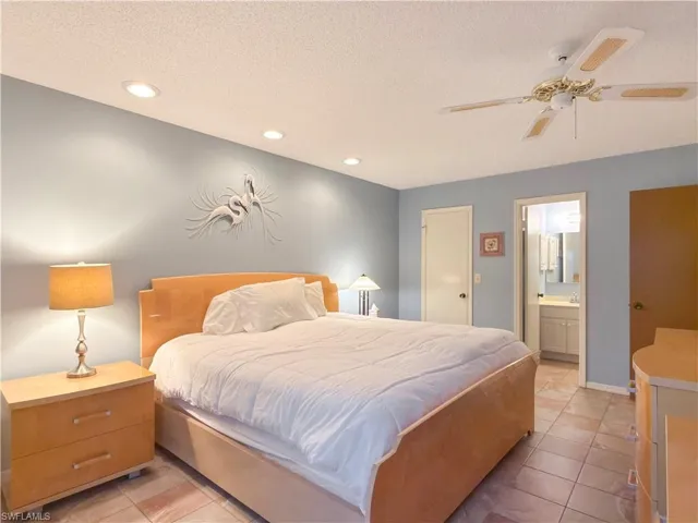 1232  Haddington  CIR, Sun City Center, FL 33573