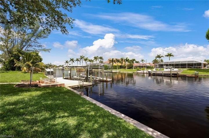 Canal 106' width, Composite Deck w/Captains Walk, 10k lb lift.