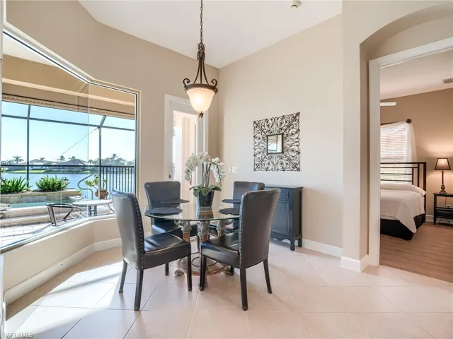 Kitchen dining area
