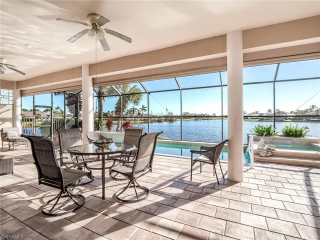 Coveren outdoor dining area