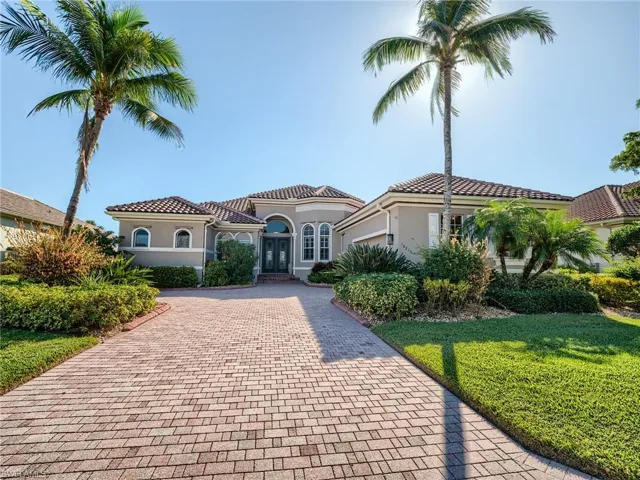 Large paver stone driveway