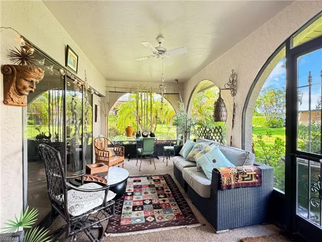 Screened Lanai, Entry