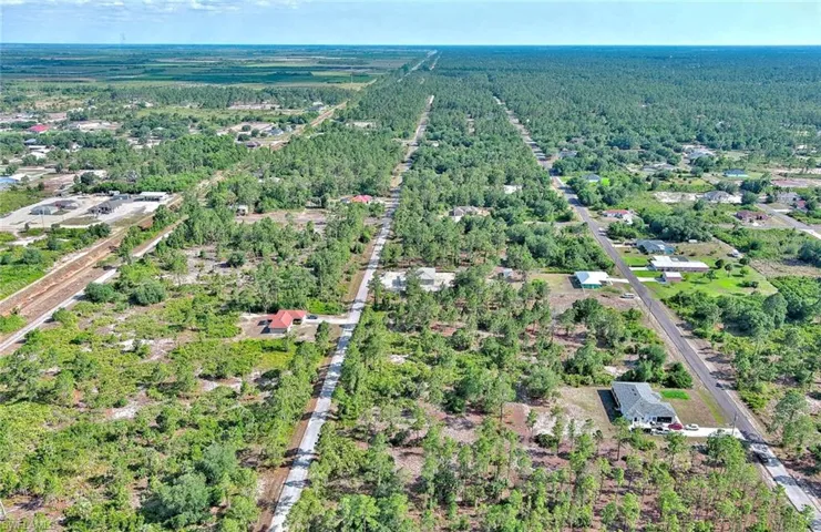 Aerial view of property's location featuring a heavily wooded area
