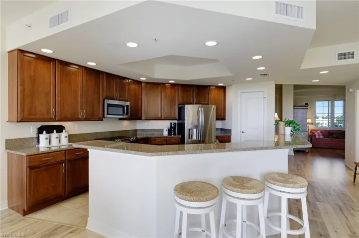 Breakfast Bar/Island