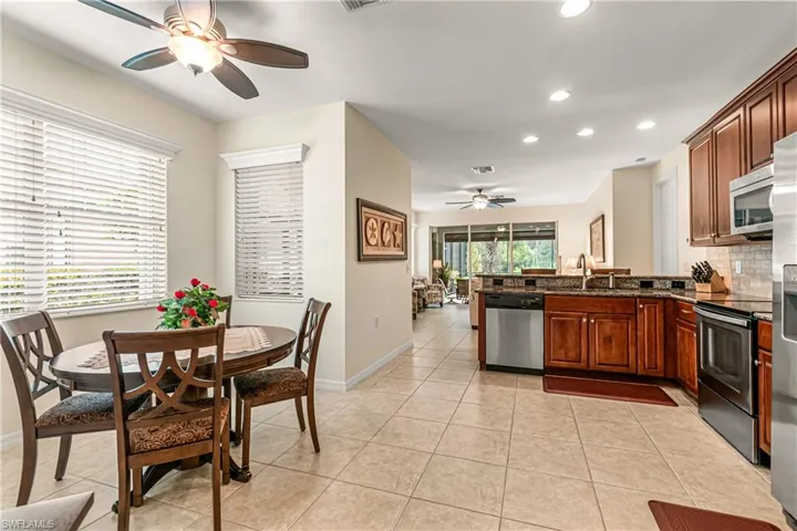 LARGE MASTER BEDROOM PLUS FAN W/LIGHTING & ROOM FOR A 60" T.V. ON THE WALL.