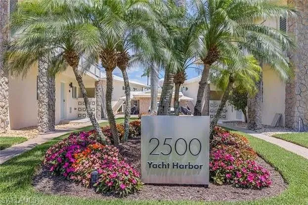 2500  Gulf Shore N BLVD, Naples, FL 34103
