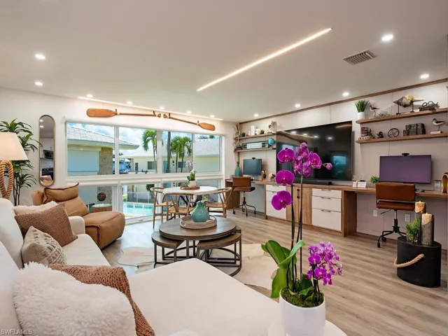 2500  Gulf Shore N BLVD, Naples, FL 34103