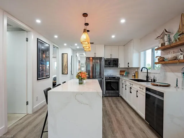 2500  Gulf Shore N BLVD, Naples, FL 34103