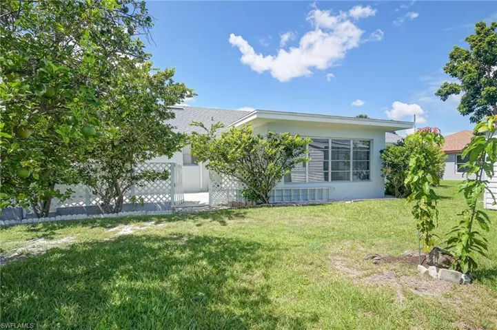 209 Daleview Ave, Lehigh Acres Fl 33936